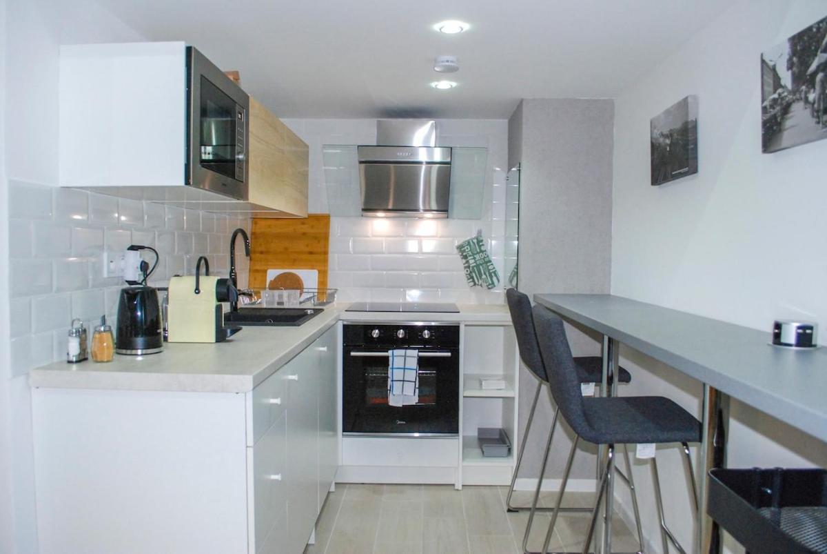 Stylish Quiet W Cheap Parking Closeby
