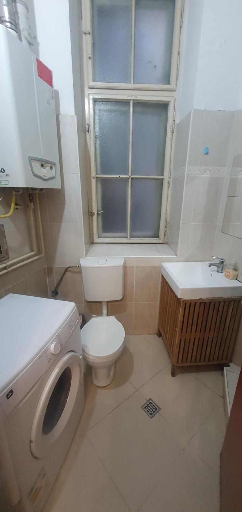 And Spacious At Corvin Apartamento
