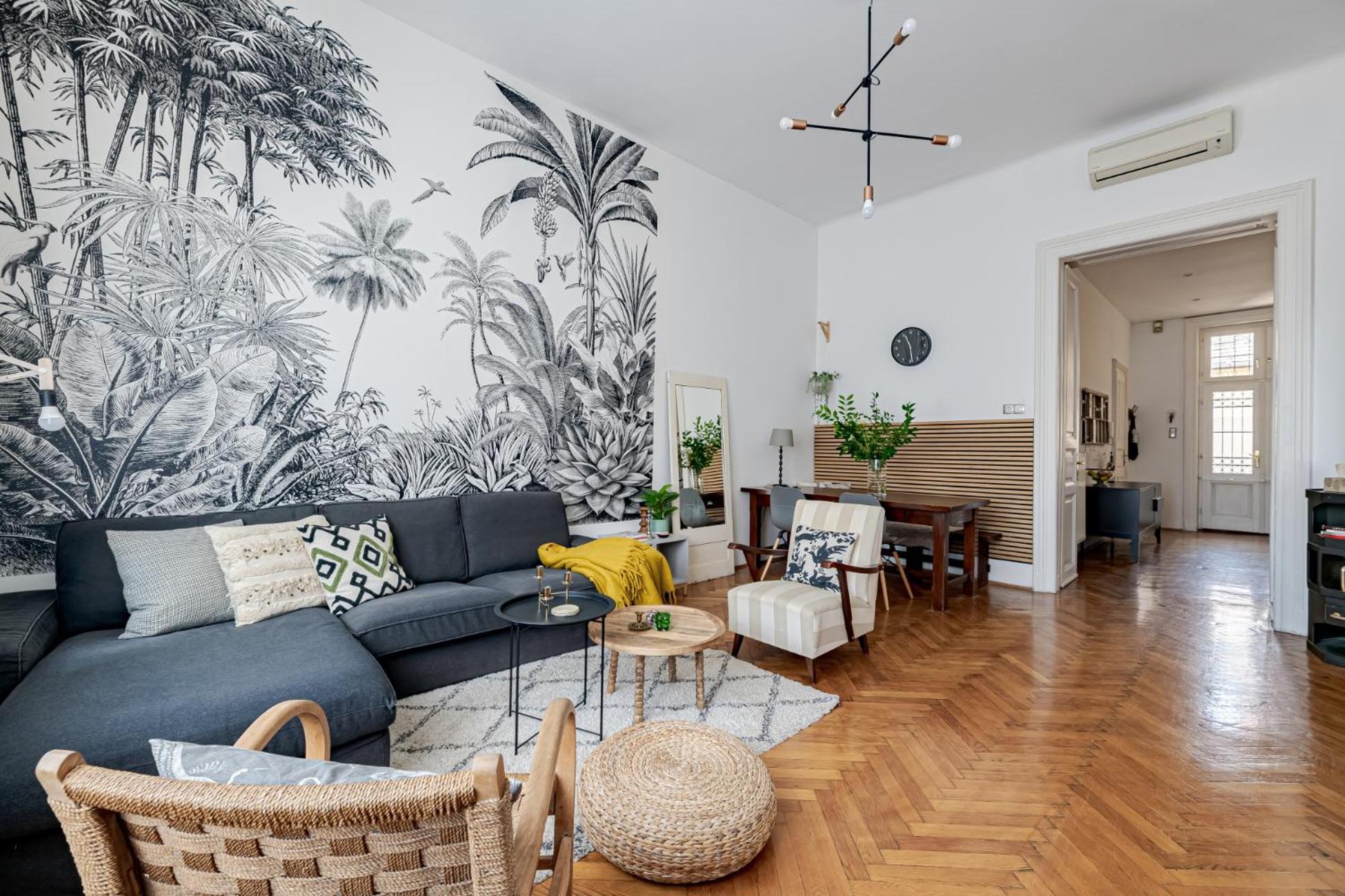 Classic Elegance With Synagogue View By Astoria *