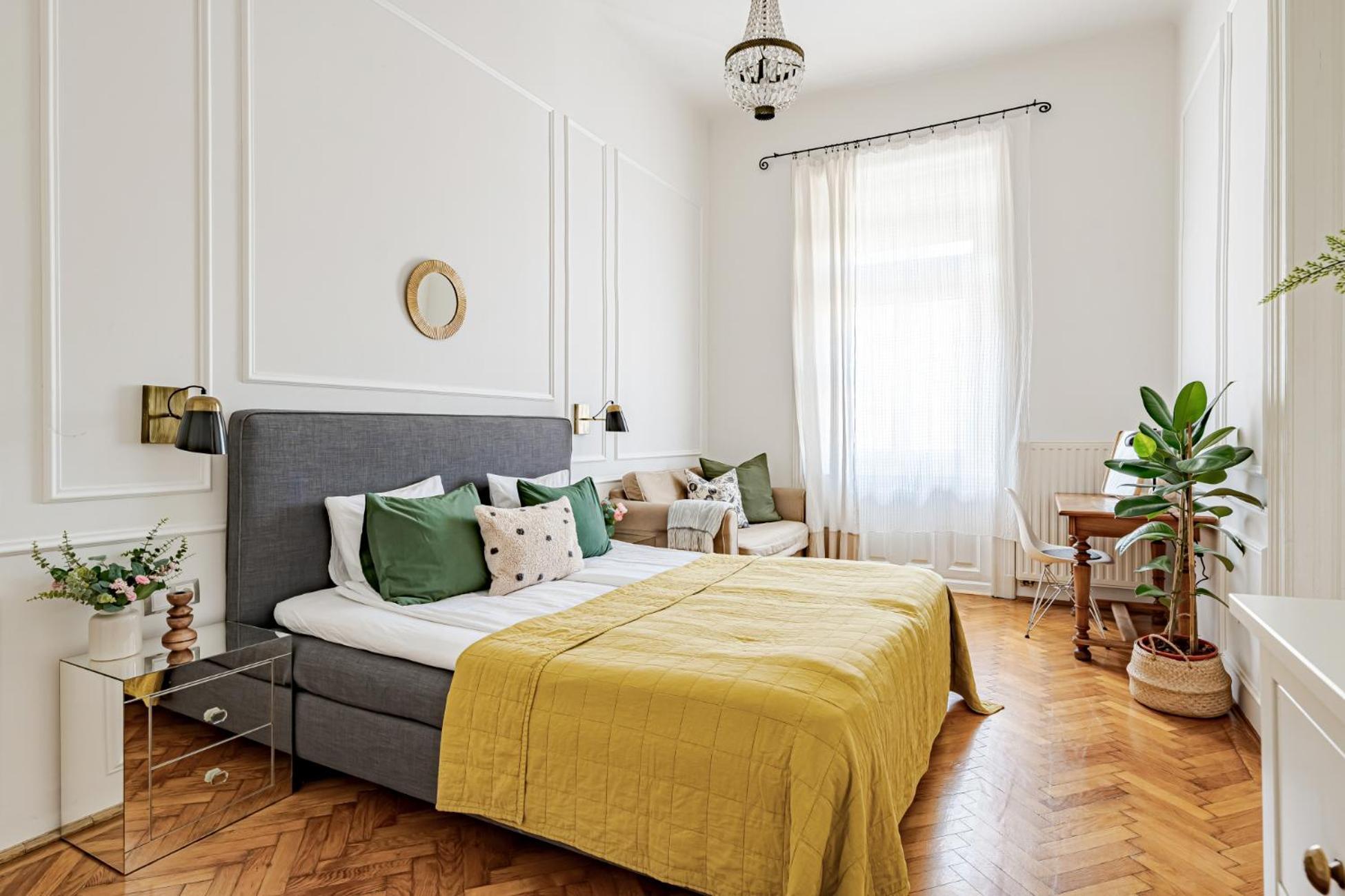 Apartment Classic Elegance With Synagogue View By Astoria Budapest