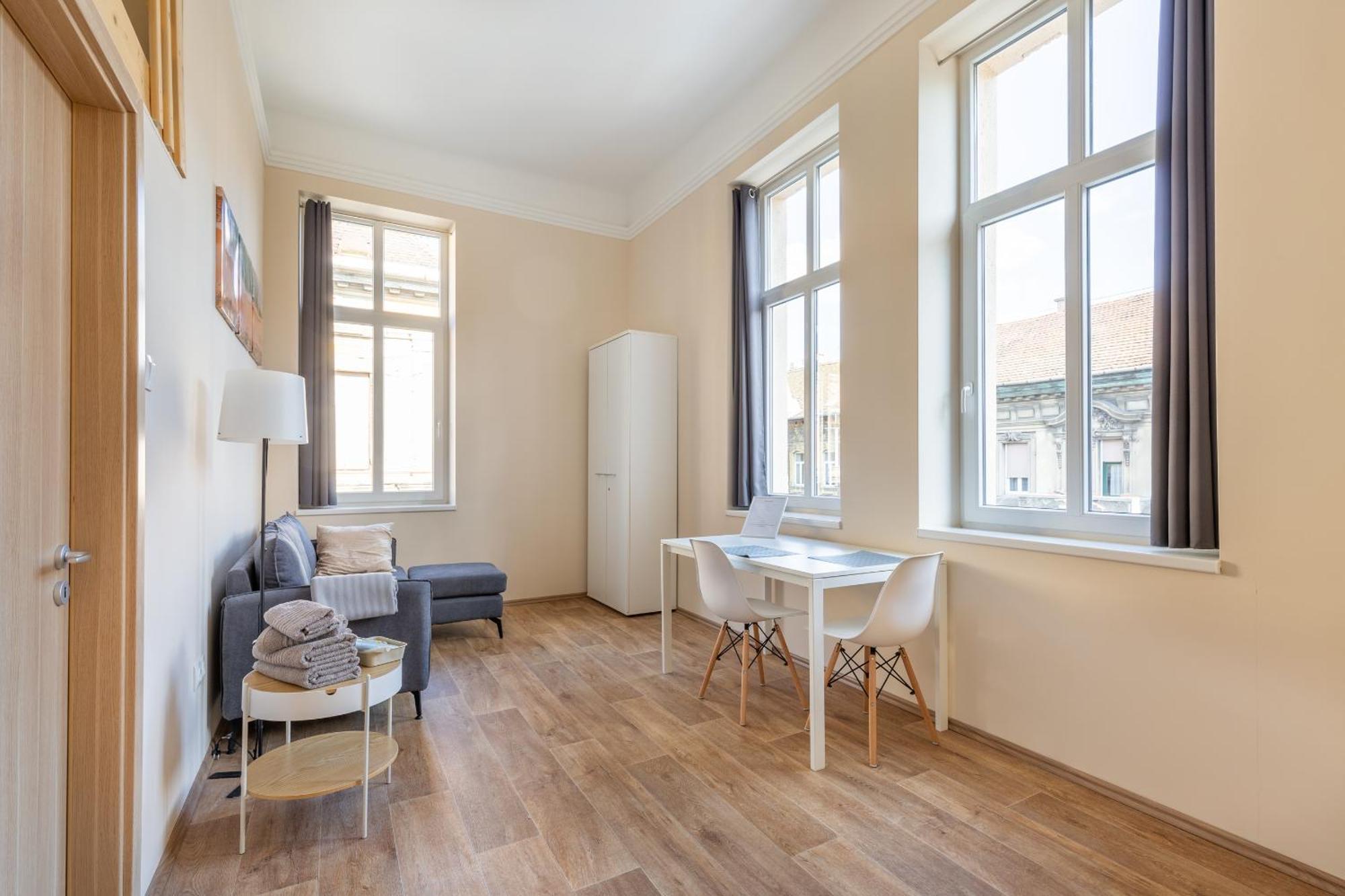 Central Mezzanine Apartments With Ac At Keleti Railways Long-Term Apartment *