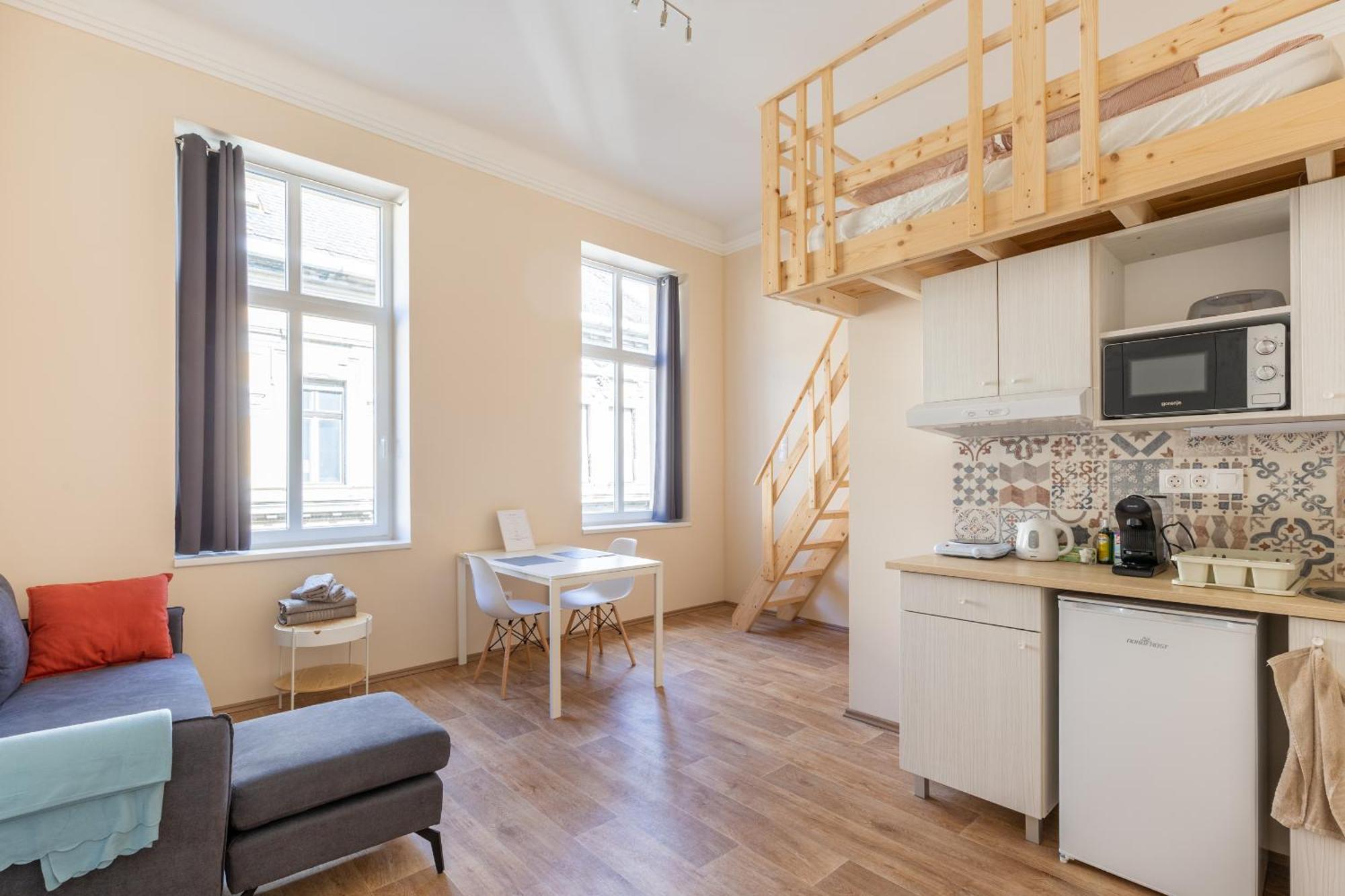 Central Mezzanine Apartments With Ac At Keleti Railways Long-Term Apartment *