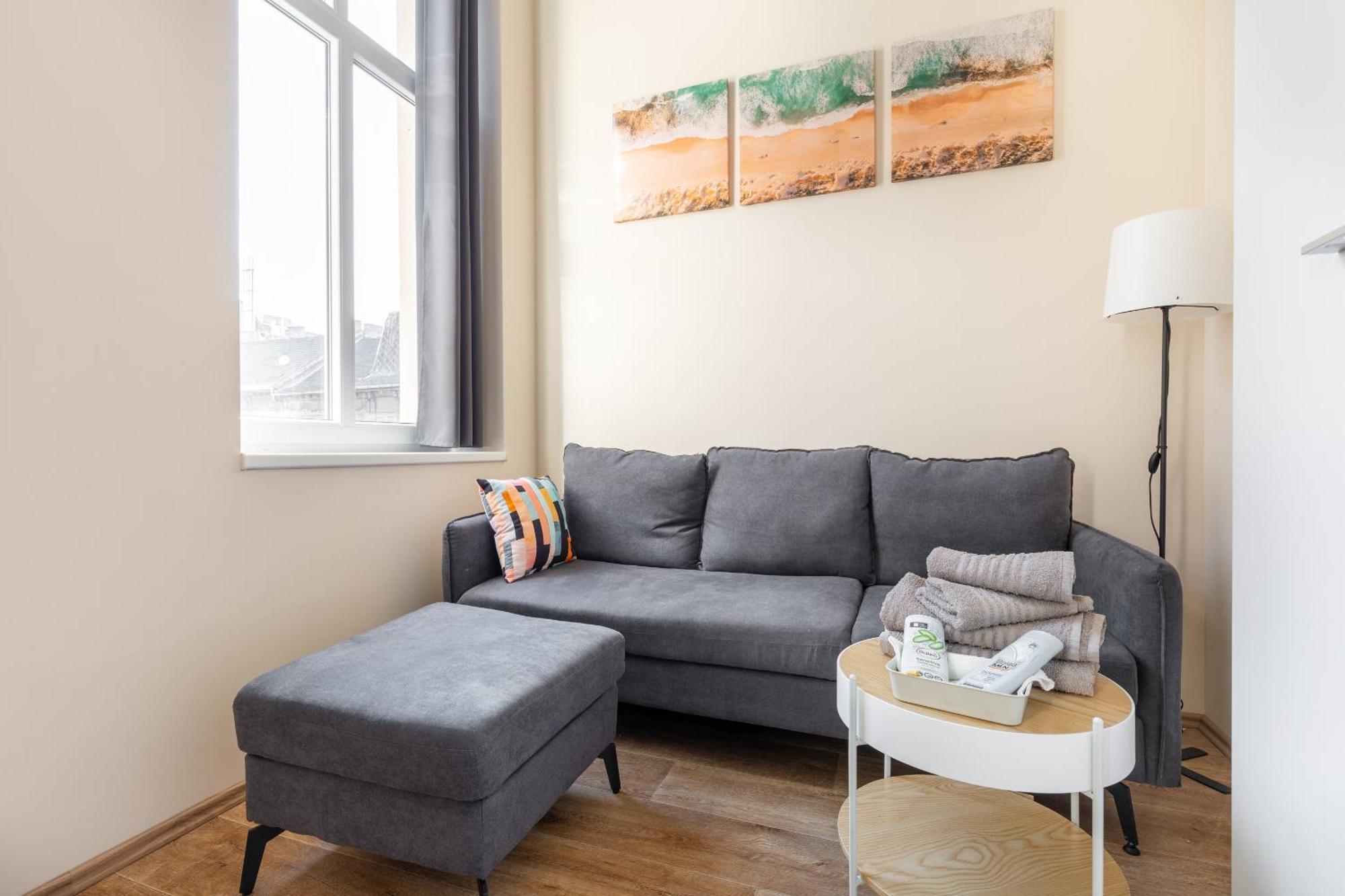 Central Mezzanine Apartments With Ac At Keleti Railways Long-Term Apartment Budapest