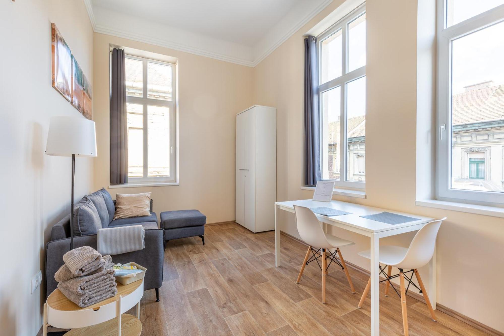 Apartment Central Mezzanine Apartments With Ac At Keleti Railways Long-Term