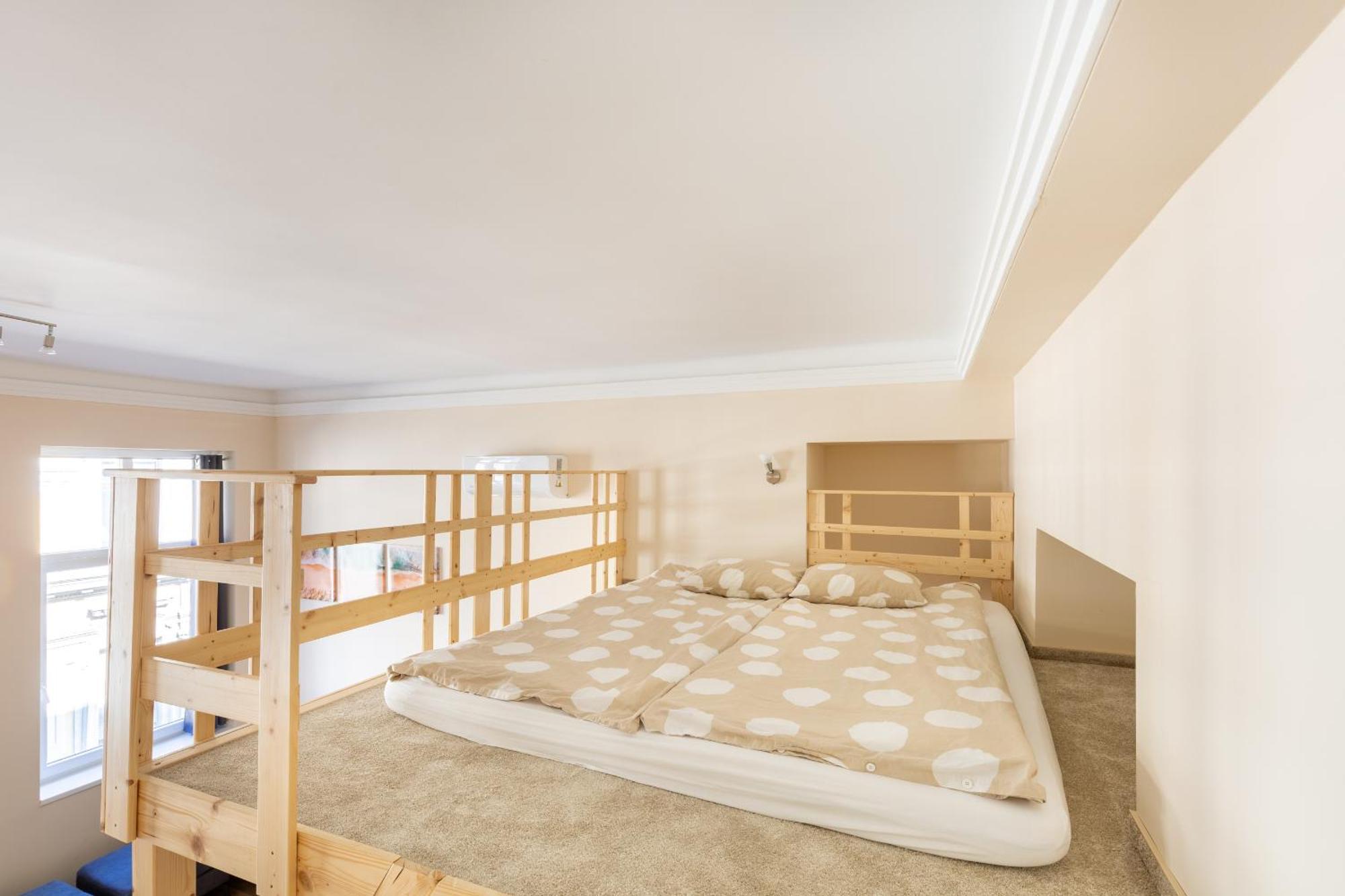 Central Mezzanine Apartments With Ac At Keleti Railways Long-Term Budapest