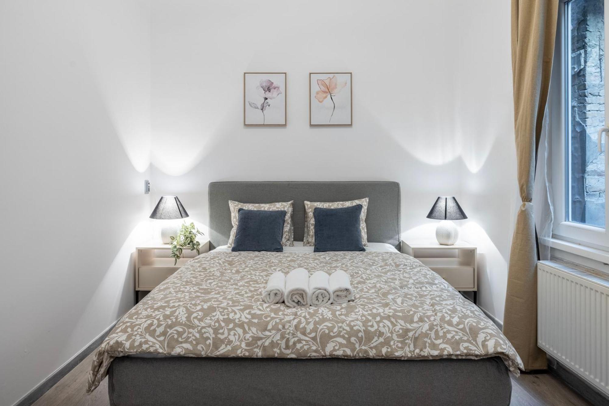 Apartment Spacious 4 Bdr, 4 Bthr In The Center Of *