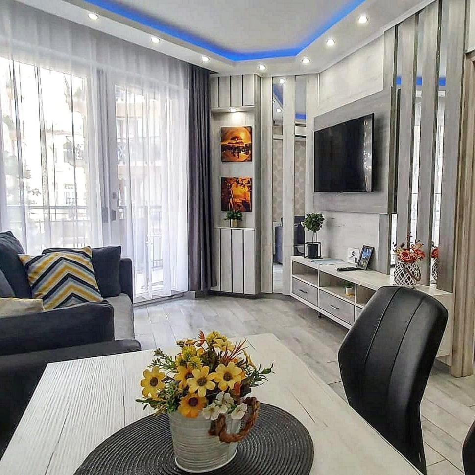 Zsazsa's Royal In The Center Of