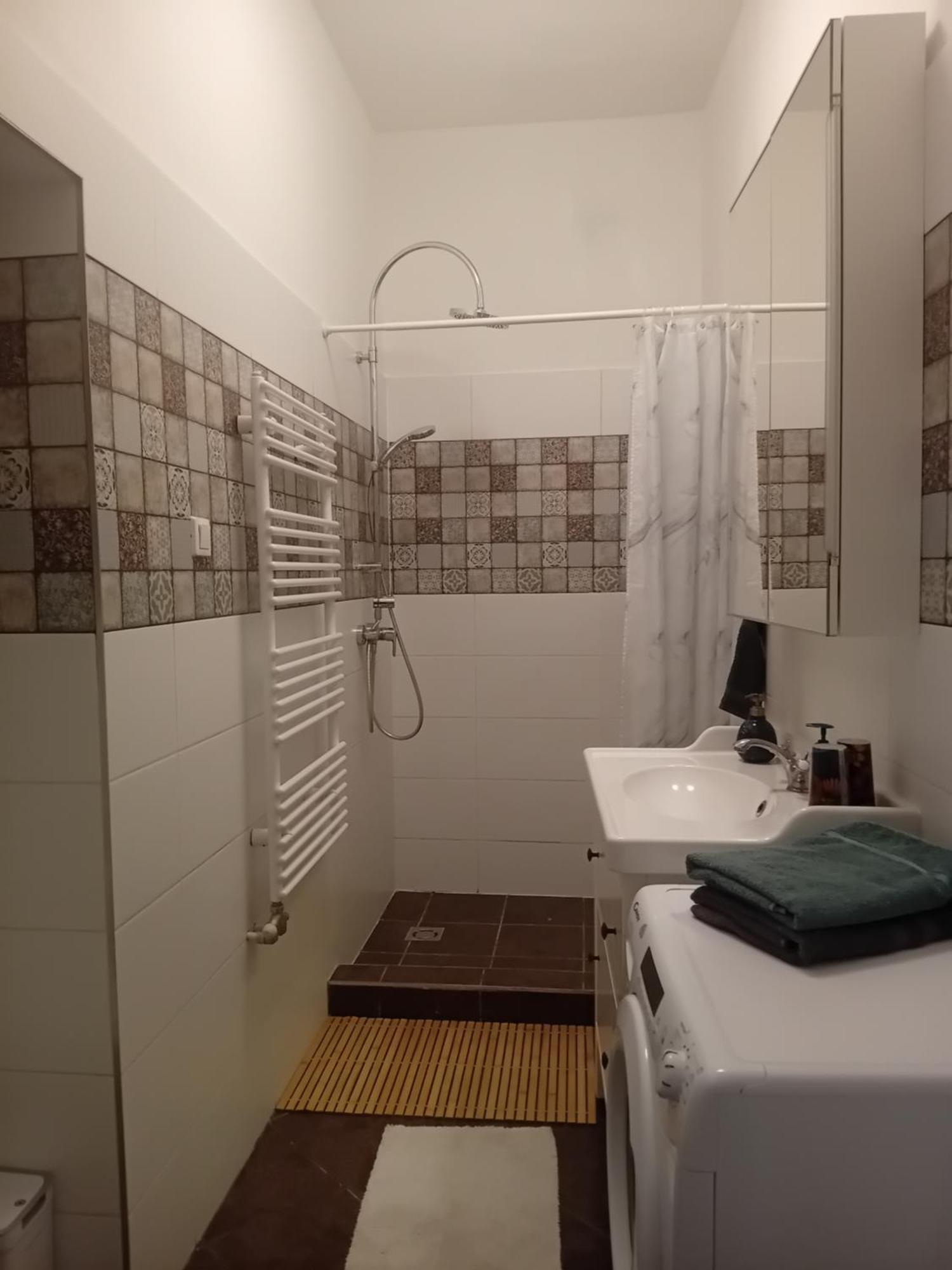 Chic Cozy Quiet Deluxe Citycenter In Astoria With Ac * Budapest