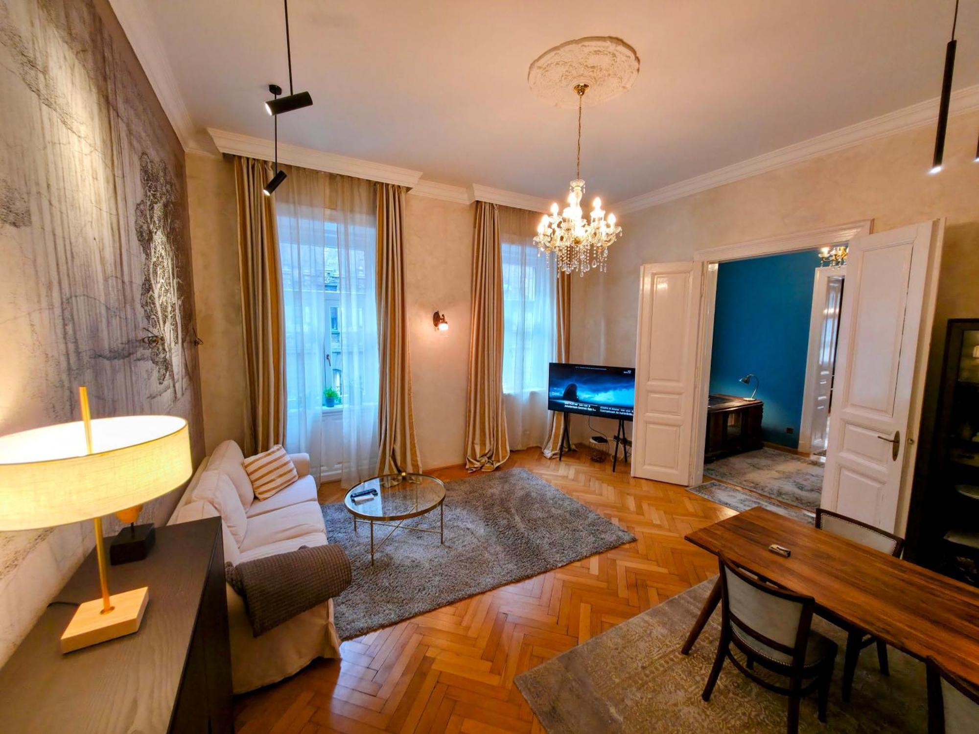 Rb64 - Classy & Spacious Near District Apartamento