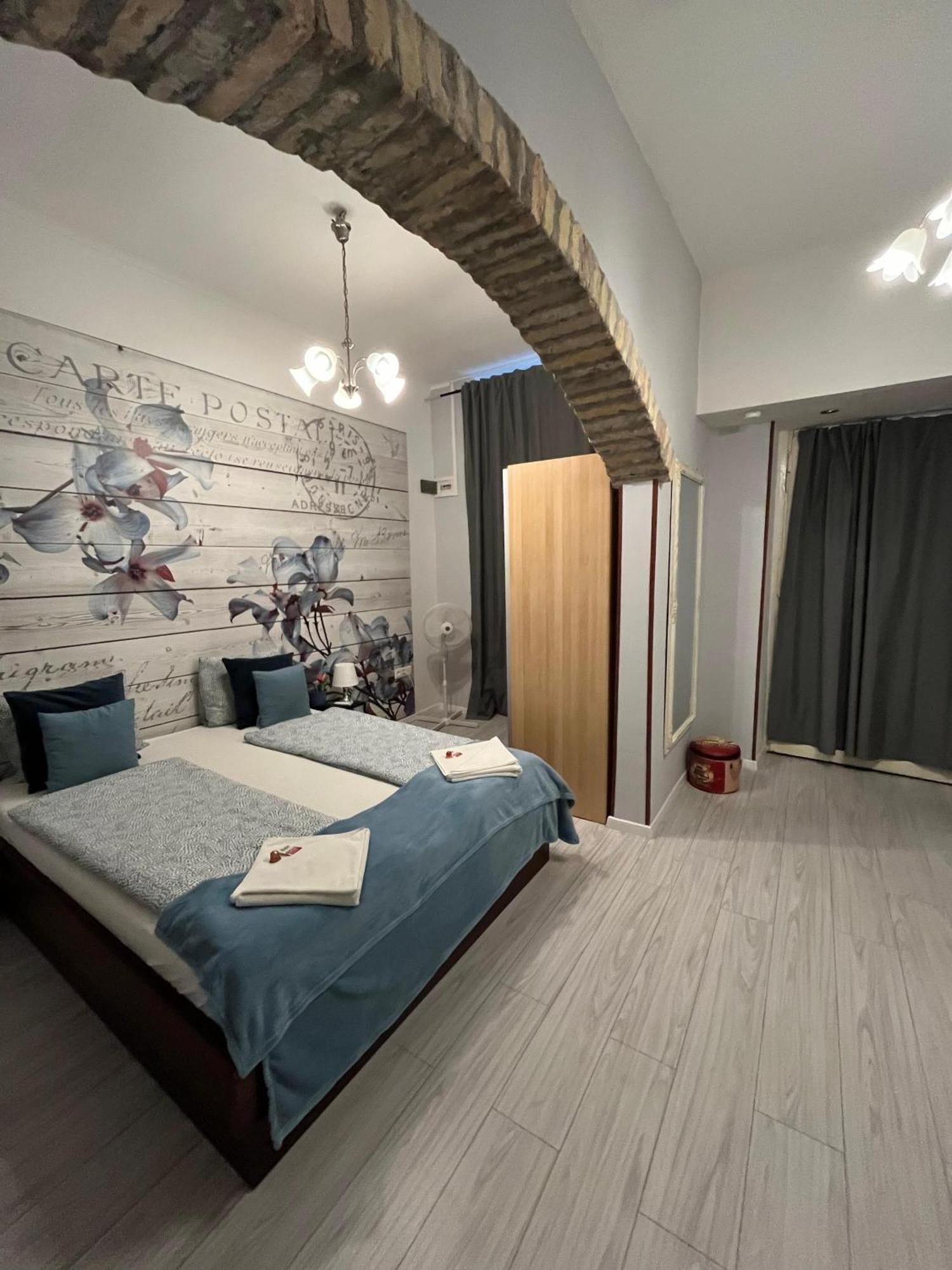 Millionrosesvintage Vaci Street Free Airconditioner And Coffee Apartamento Budapest