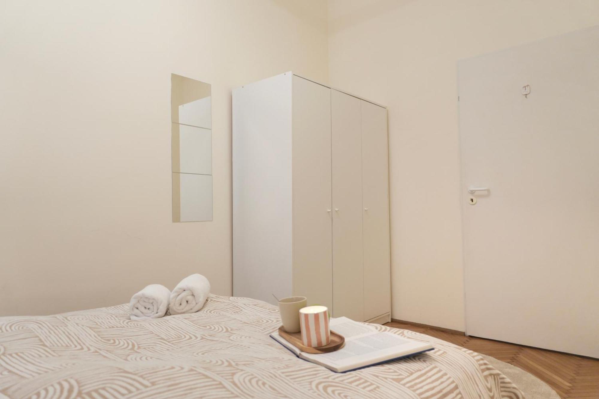 Chic 3br Gem In The 8th - Walk To Krudy St * Budapeszt