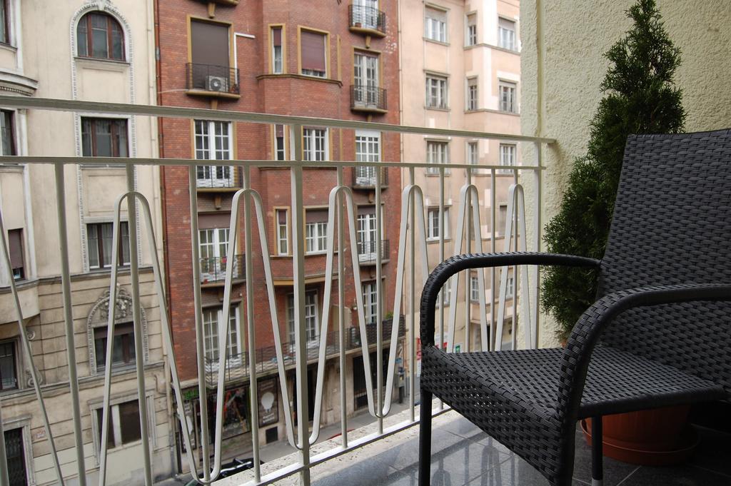 Appartamento Downtown With Balcony & Optional Garage & Restaurant In The Building *