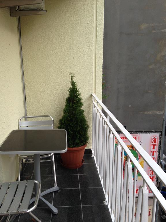 Appartamento Downtown With Balcony & Optional Garage & Restaurant In The Building *