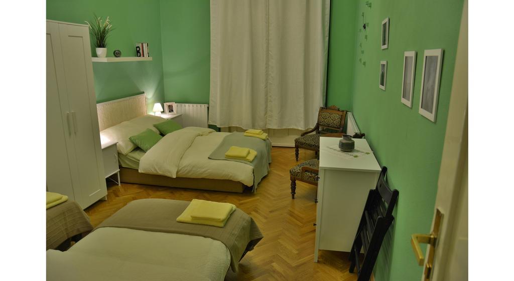 Hostal Cat And Co. *