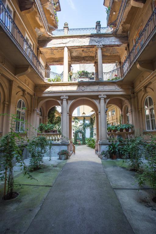 Oasis * Budapest
