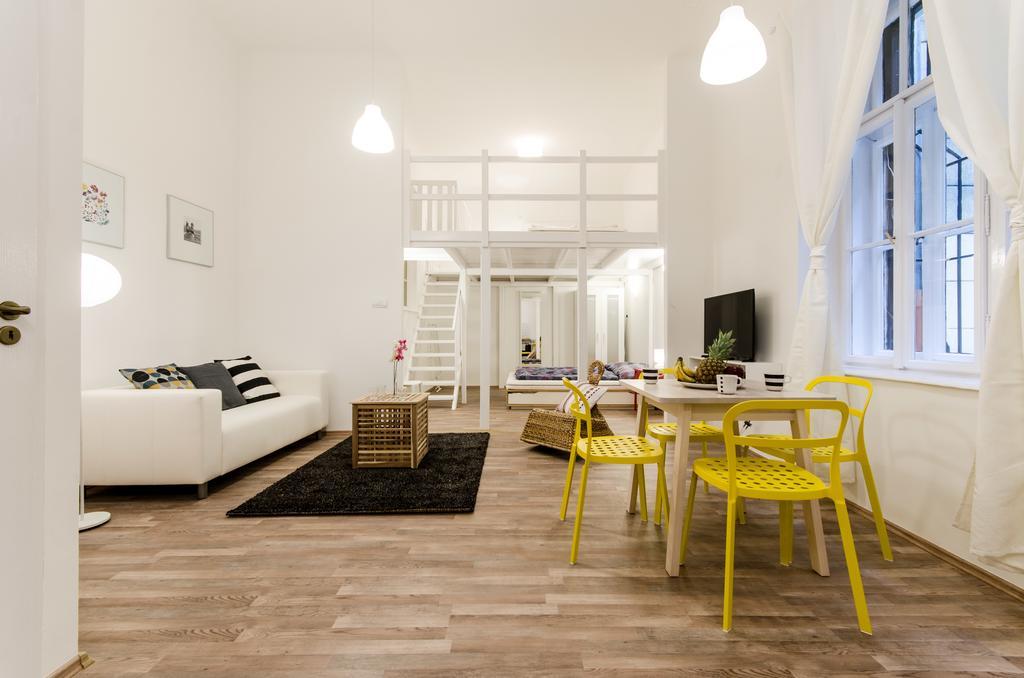 Clove * Budapest