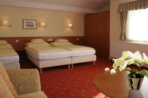 Couette-café Korona Panzio 3*
