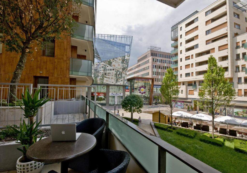 Corvin Lux Apartahotel 4*