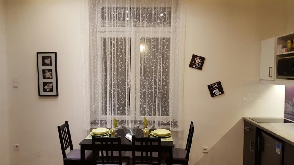 K10 B Kazinczy Apartment *