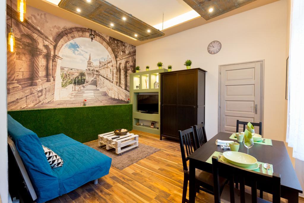 K10 B Kazinczy Apartment
