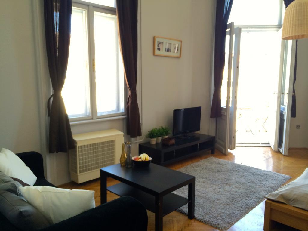 Budget By Hi5 - Október 6 Str 4 Apartamento