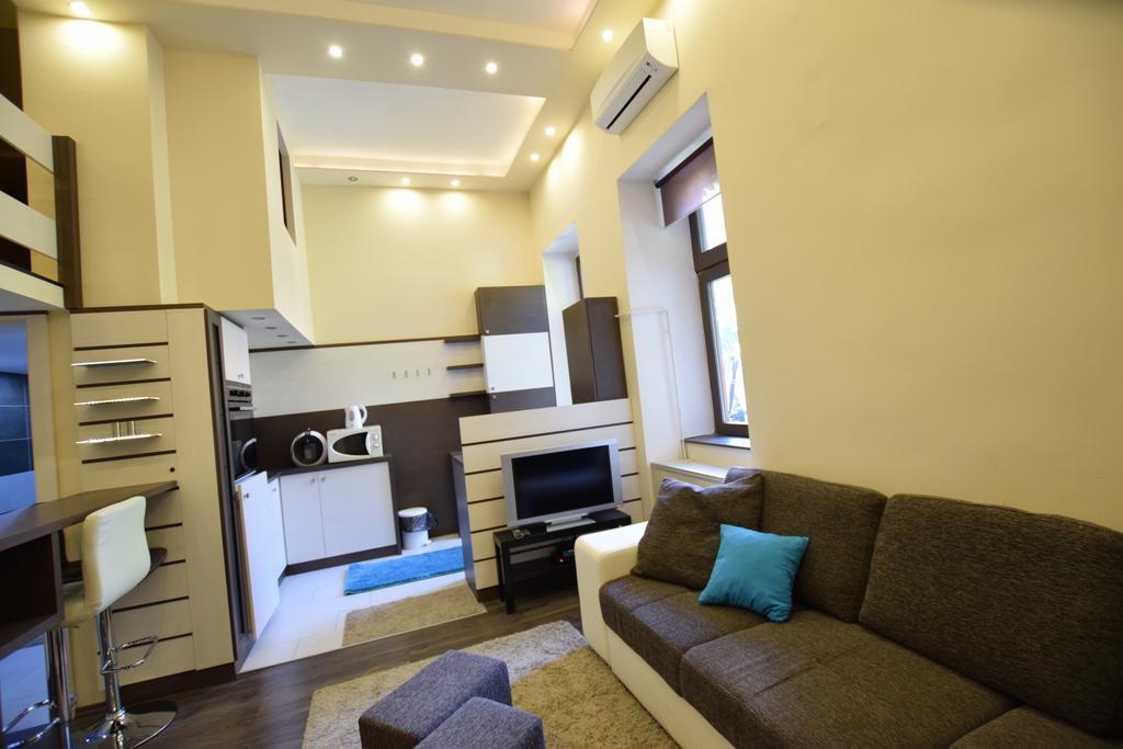 Standard By Hi5 - Fejer Gyorgy St Budapeszt