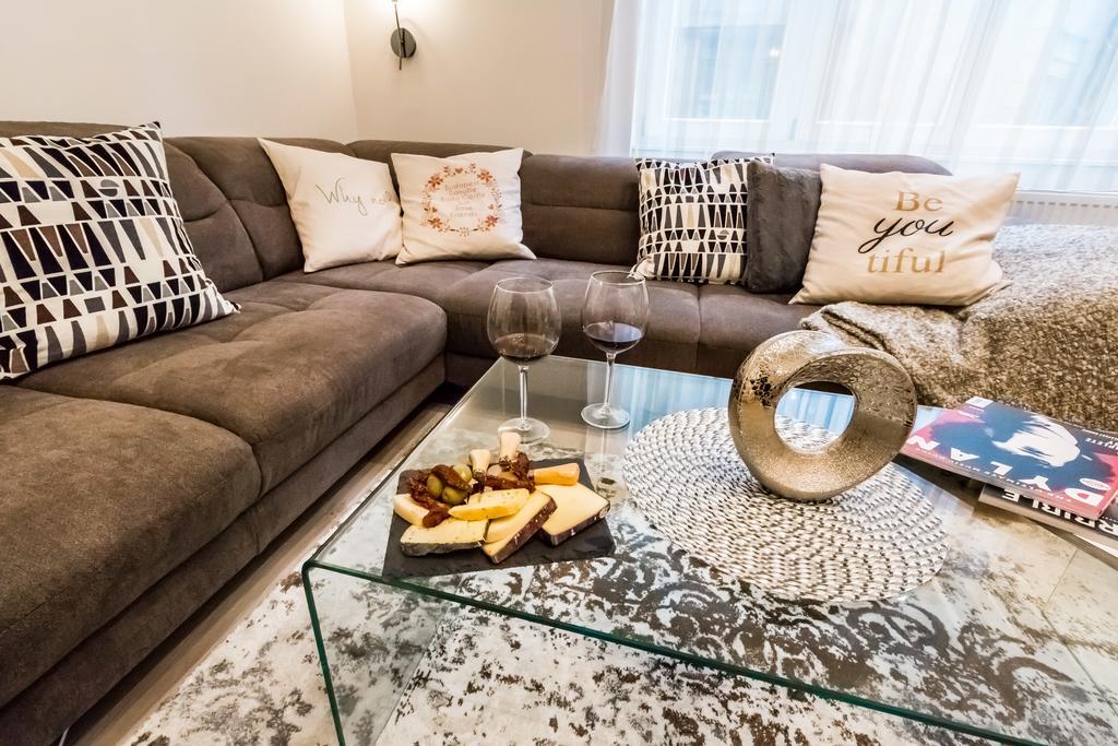 Dr. House Apartment *