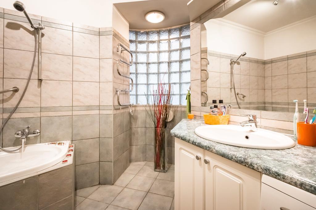Dr. House Apartment