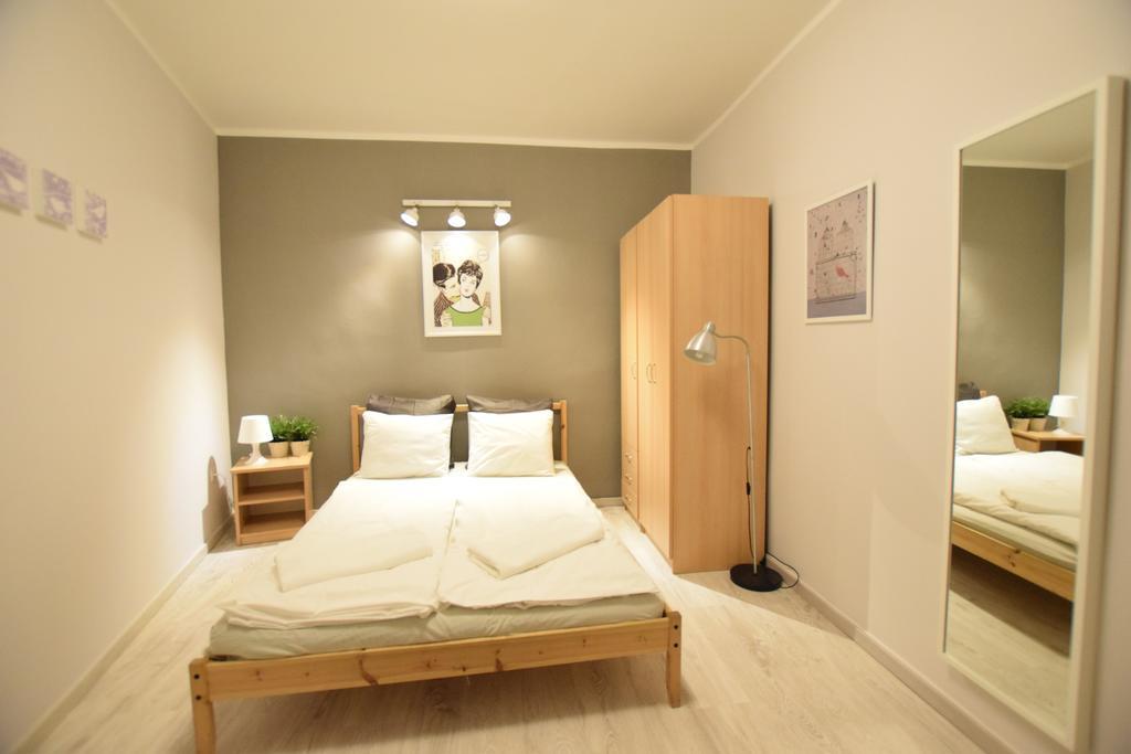 Budget By Hi5 - Október 6 Str 4 *