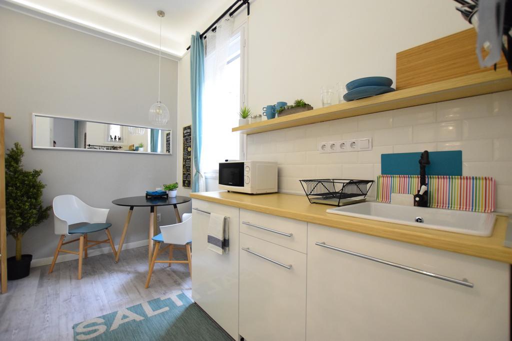 Standard By Hi5 - Fejer Gyorgy St * Budapeszt