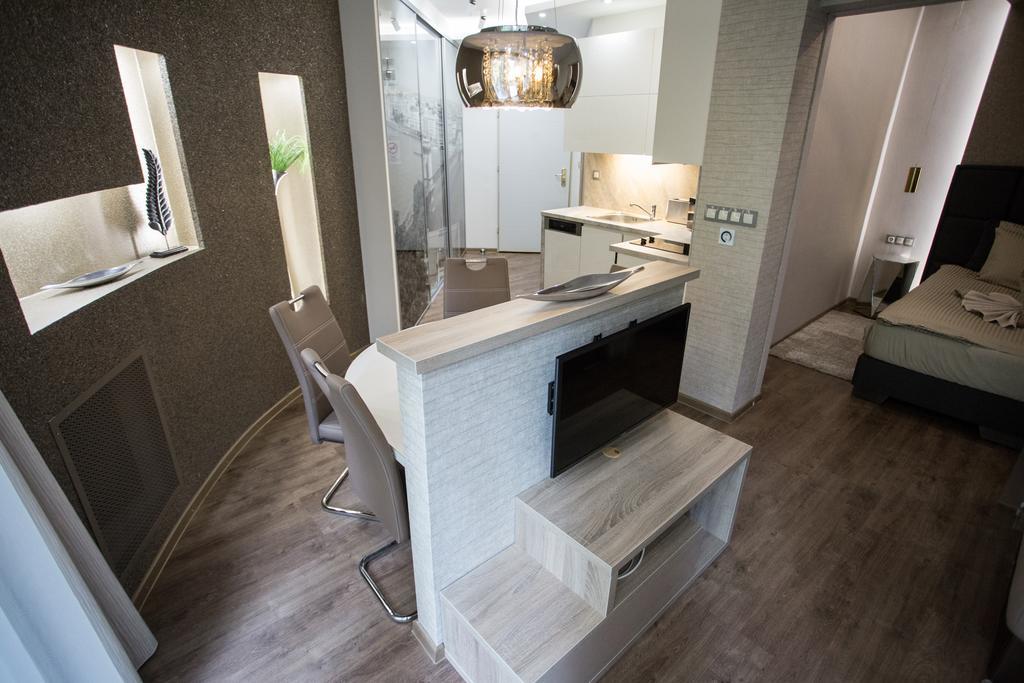 Seasons Apartment *