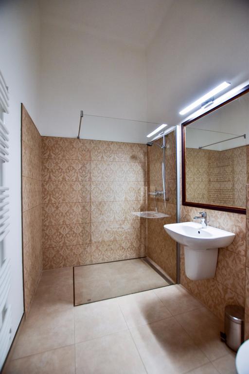 Central Studio Flats With Great Location
