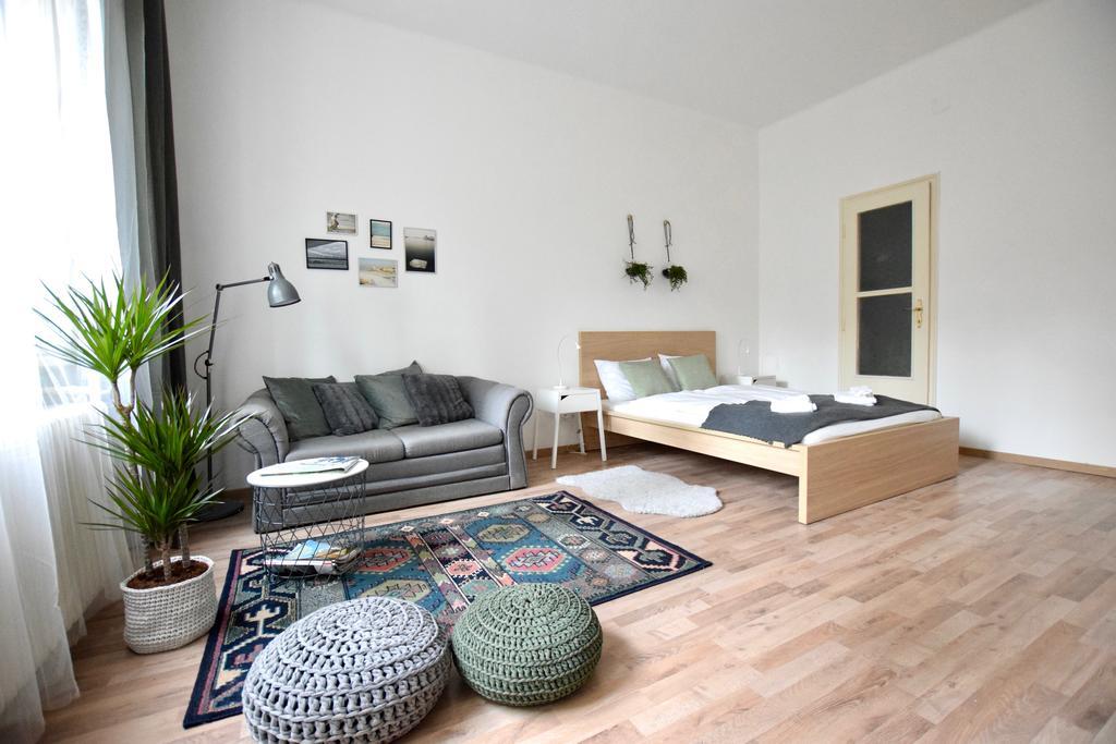Standard By Hi5 - Fejer Gyorgy St * Budapeszt