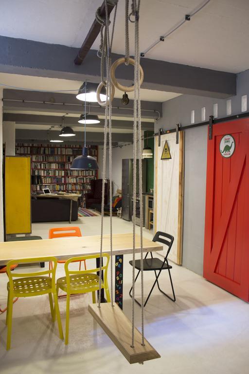Homestay Design Bunker Loft