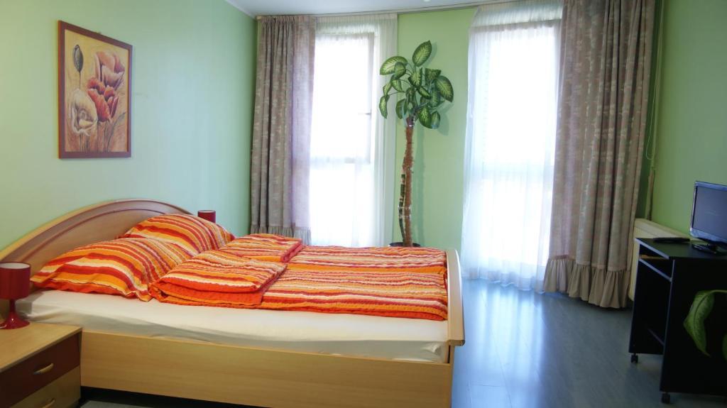 Orczy Apartman Appartamento *