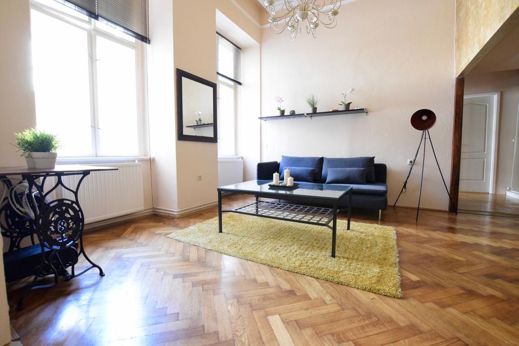 Budget By Hi5 - Október 6 Str 4 Apartamento *