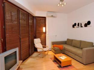 Town Hall Apartment *