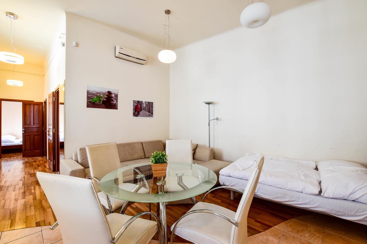 Cozy And Modern Phoenix In Downtown Budapest