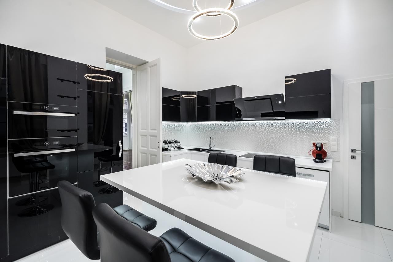 Opera Balkony Luxury With Free Parking *