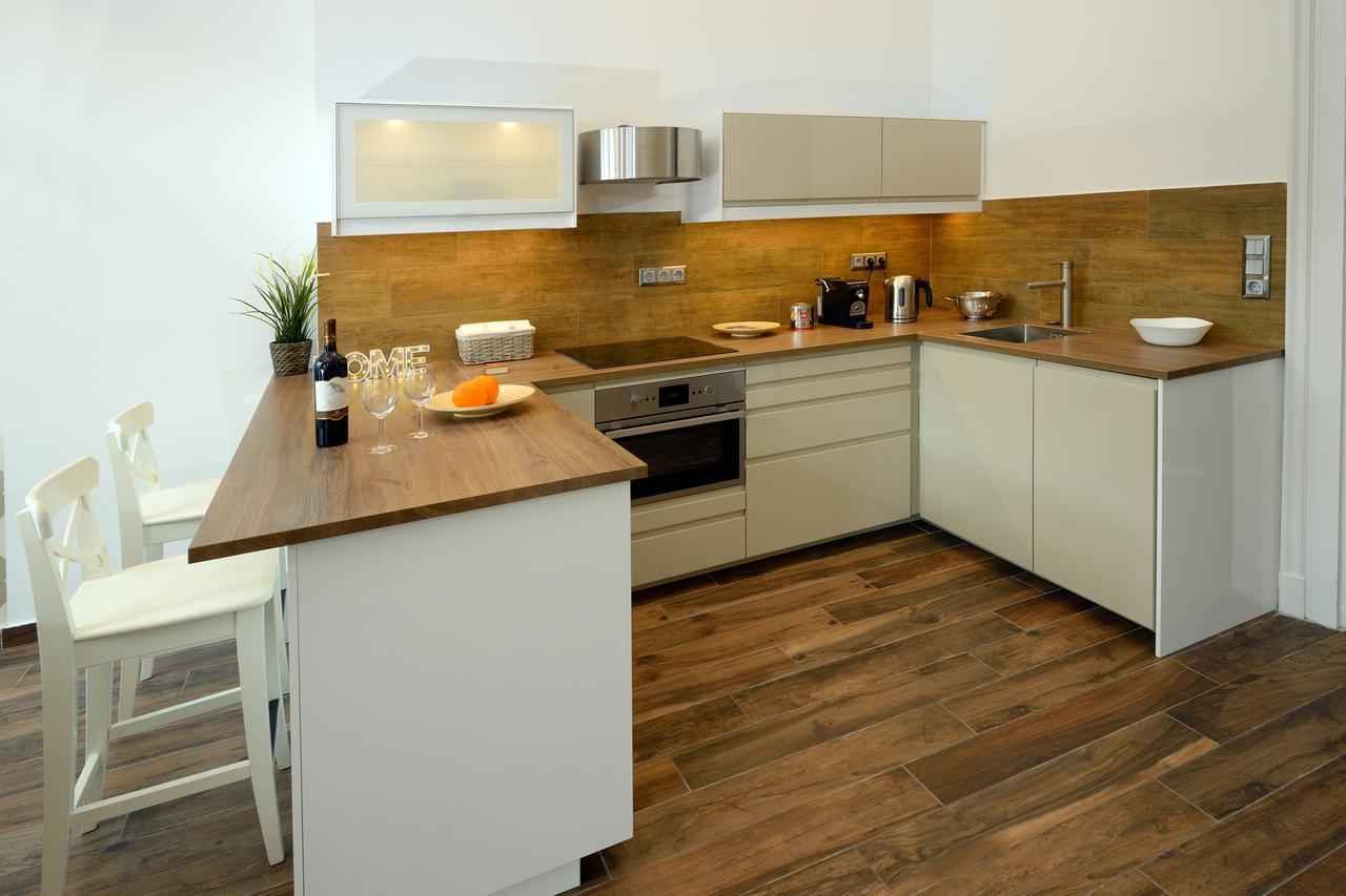 Corina Apartman *