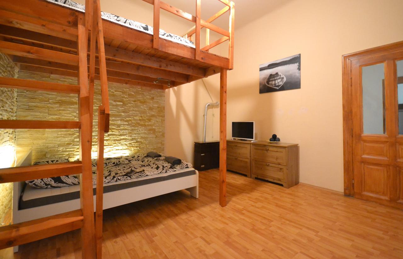 Apartment Dessewffy Street