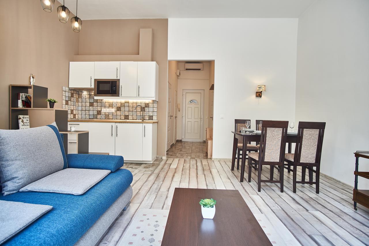 Singer | Apartment