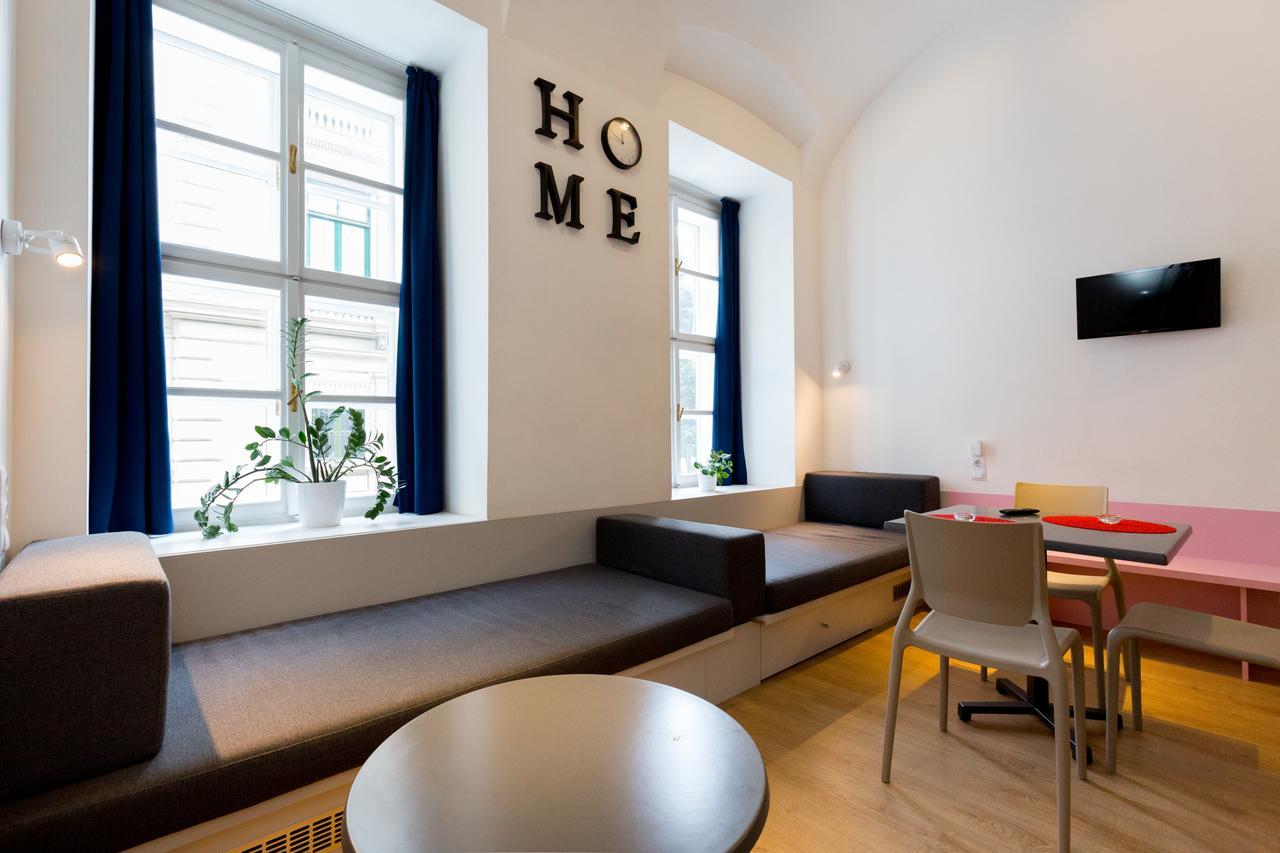 Dice Apartments *