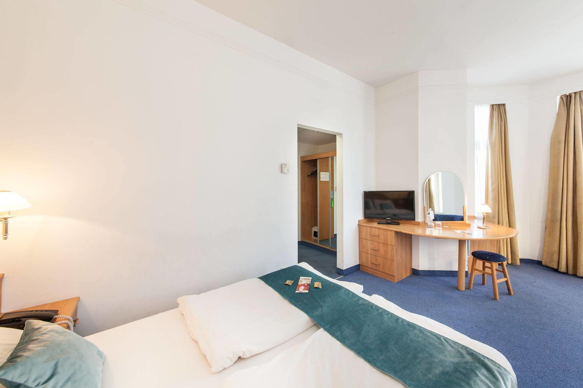 Hotel East 4*