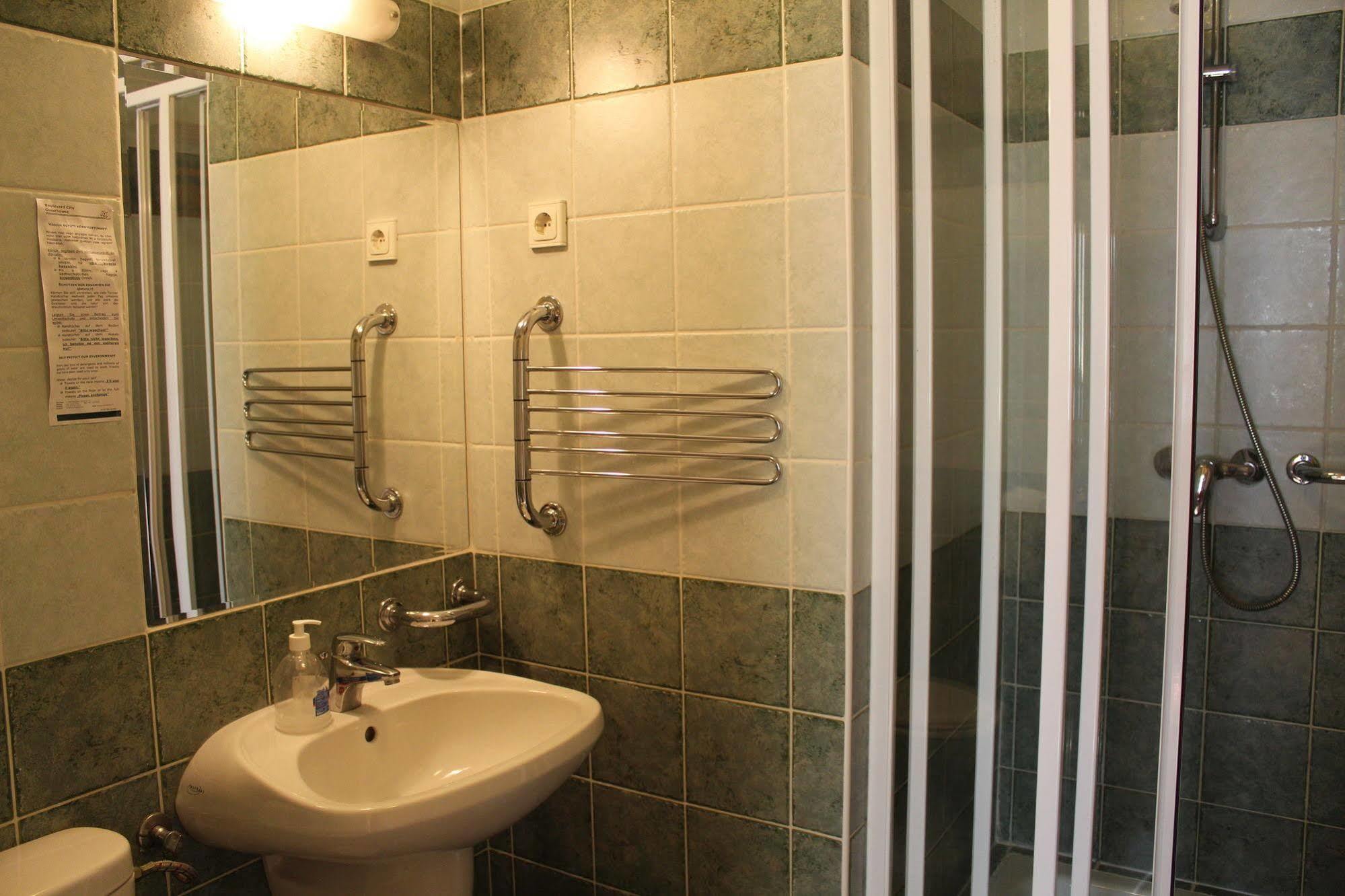 Boulevard Panzio - Self Check-in Guest house