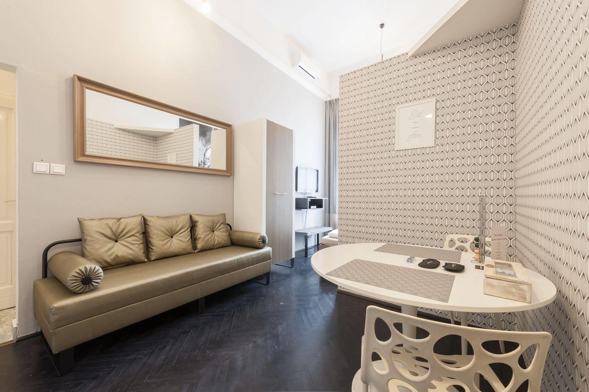 Play Apartment *