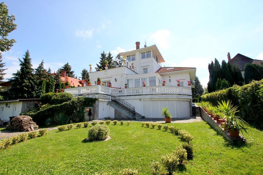 3 Bedroom Private Floor In Luxury Mansion *
