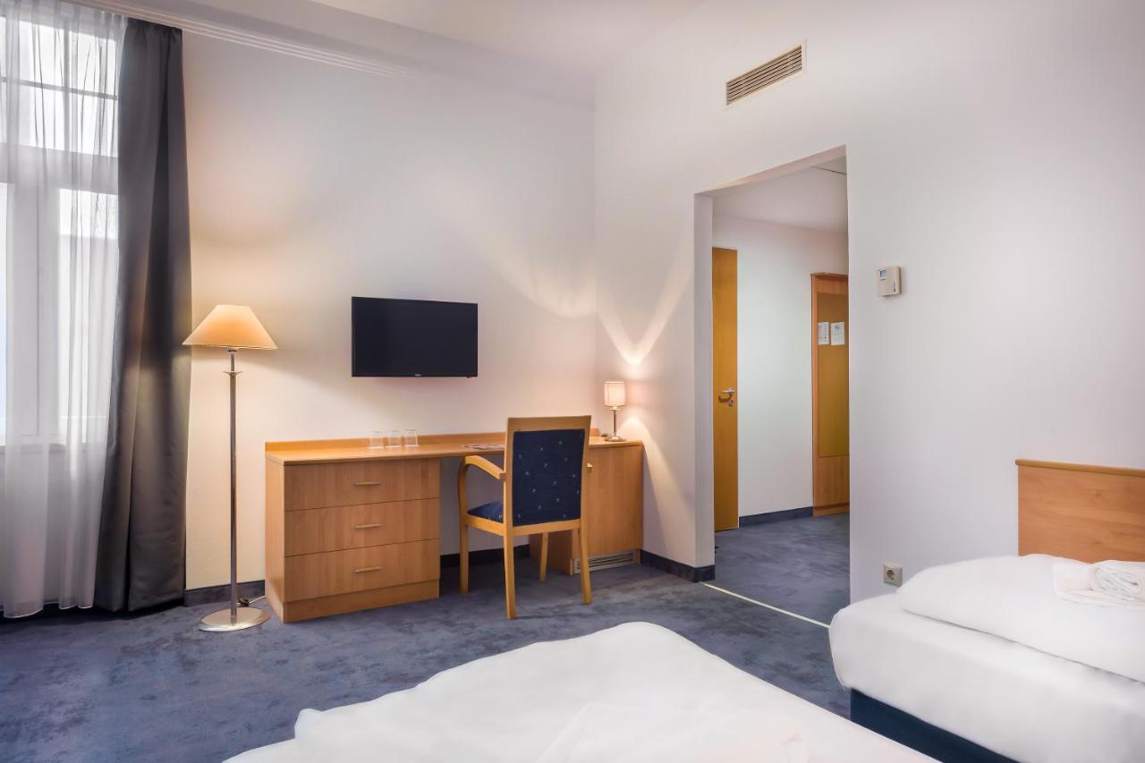 Hotel East