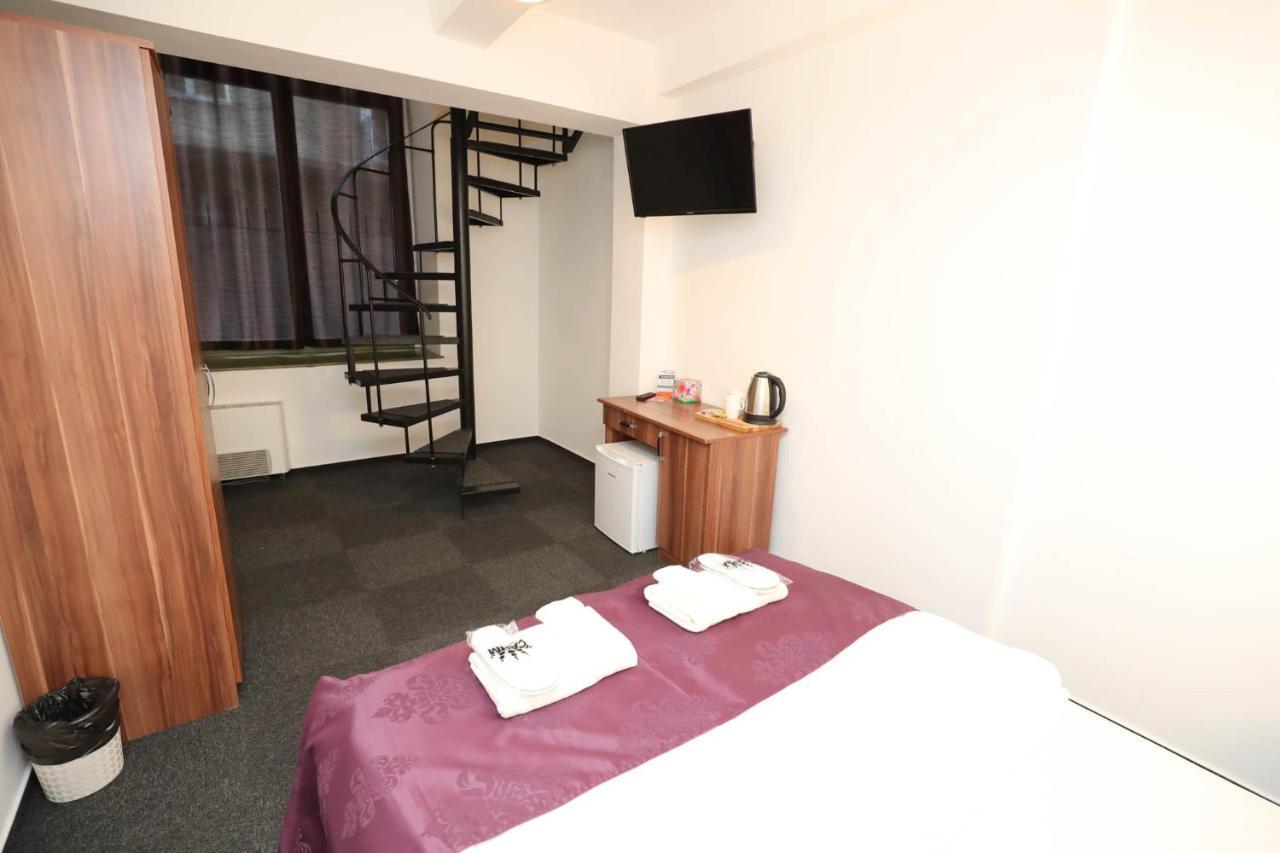 Hotel California Budapest