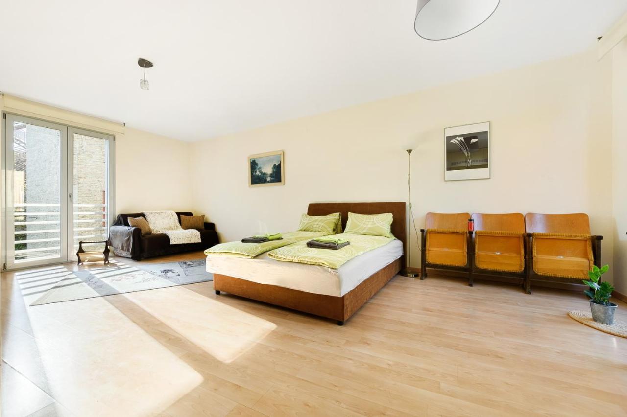 Sunny Side Apartment *